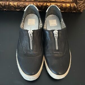 Black zipper sneakers